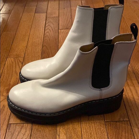 Marc Jacobs White and Black Chelsea Ankle Boots - Picture 2 of 4